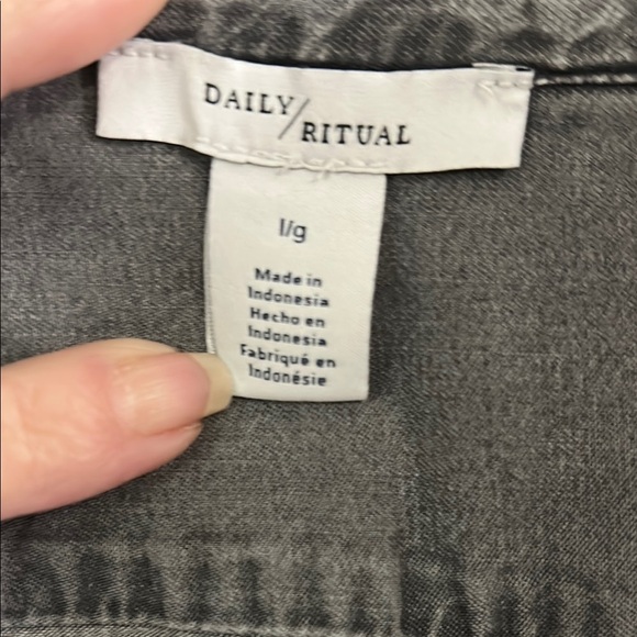 Daily Ritual Gray Relaxed Fit Blouse - Picture 2 of 3